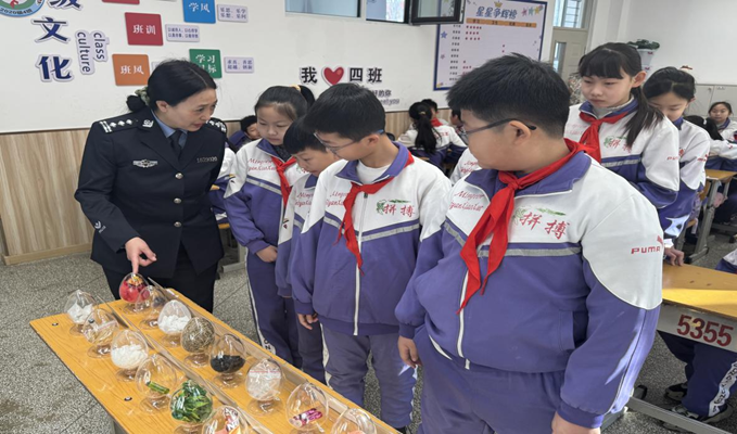禁毒宣教第一课 点亮平安开学季.png