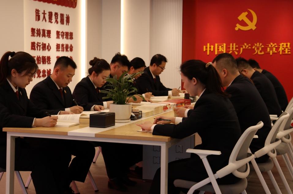 深入贯彻中央八项规定精神 全力以赴抓好学习教育.jpg
