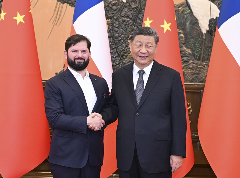 习近平会见智利总统博利奇1.jpg