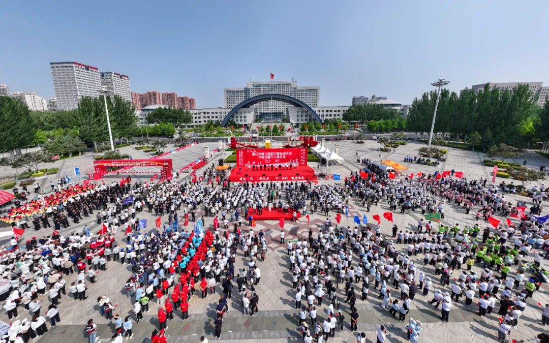 通辽市第八届科尔沁运动大会开幕式暨万人健步走活动举行 孟宪东宣布活动启动 奇·达楞太致辞.jpg